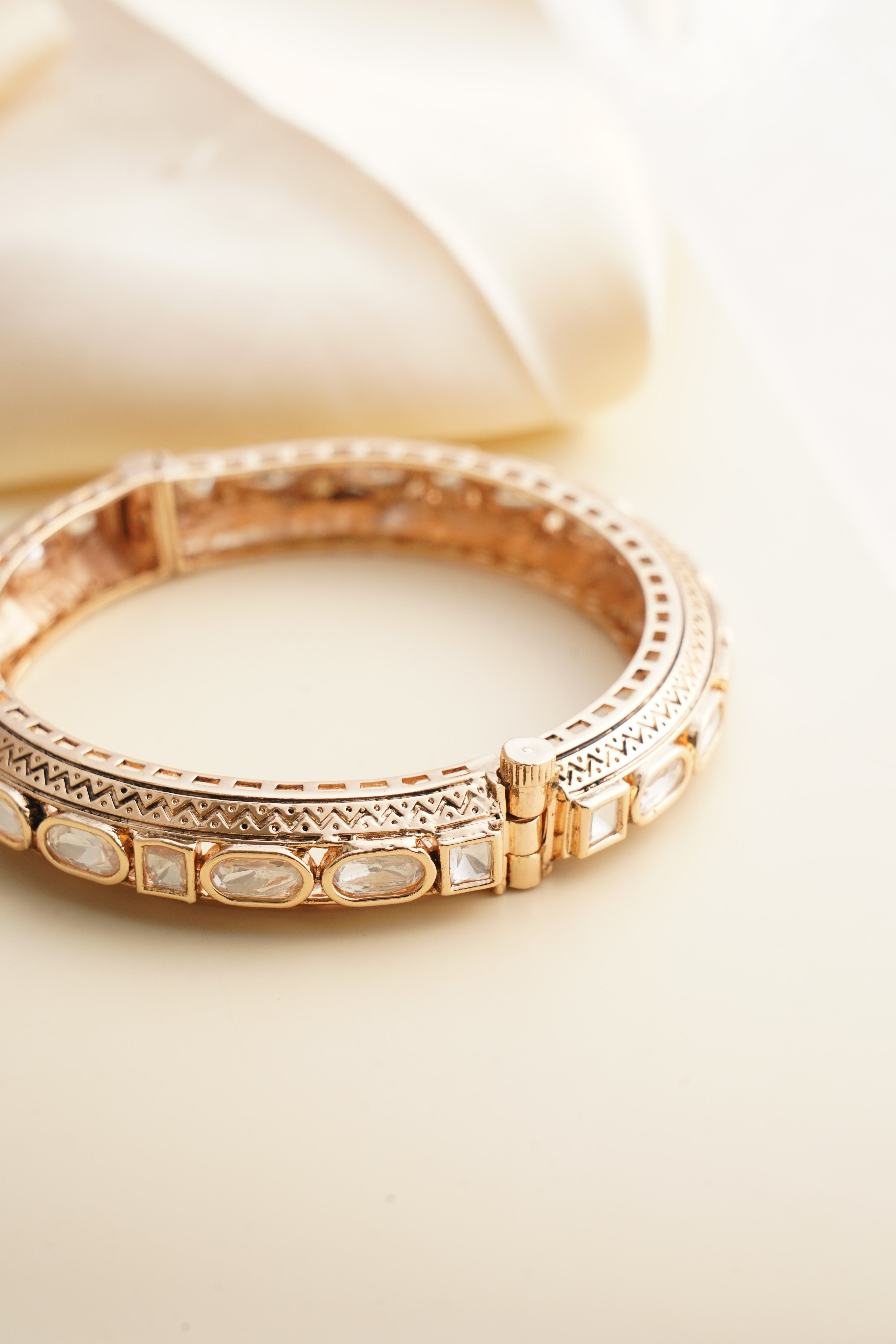 Antique‑finish polki bangle with alternating oval and square uncut stones and hinged clasp